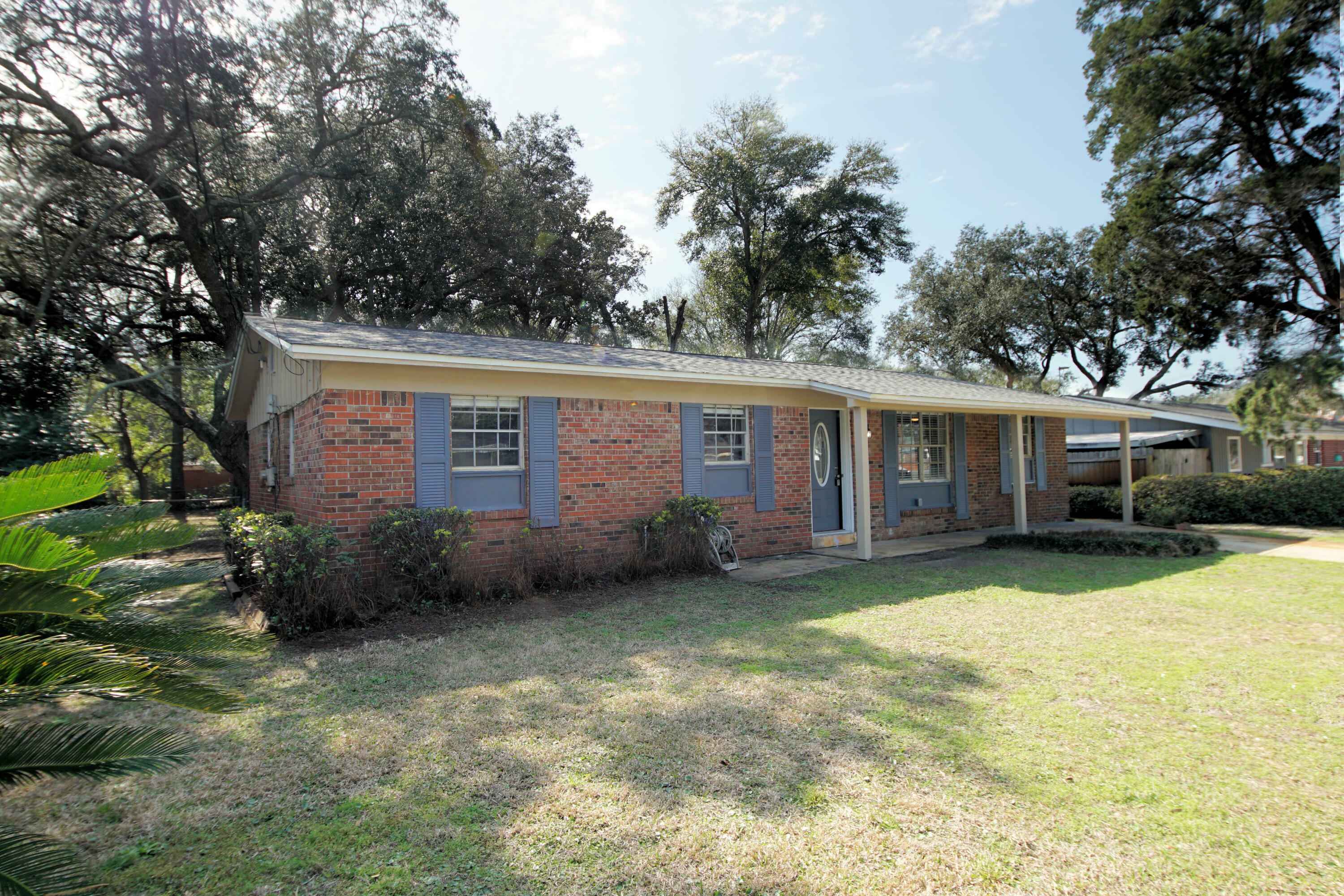 Property Photo:  8 North Street  FL 32569 