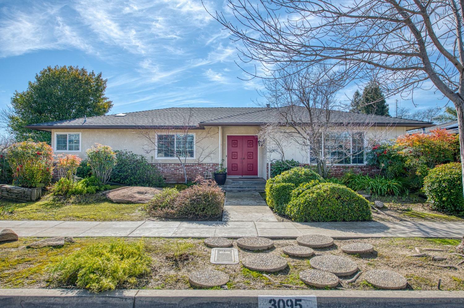 Property Photo:  3095 E Warner Avenue  CA 93710 