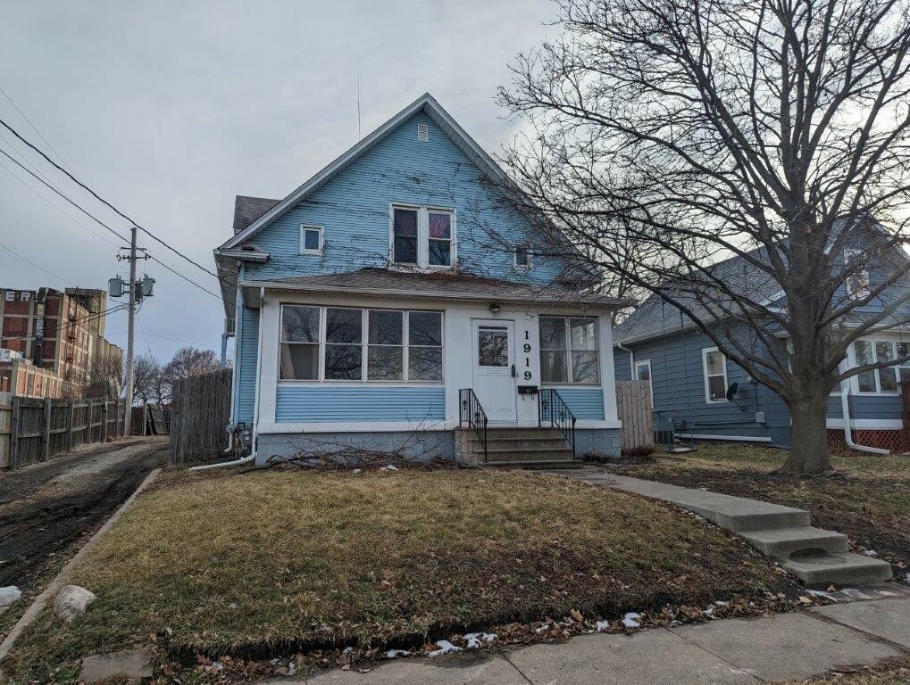 Property Photo:  1919 Des Moines Street  IA 50316 