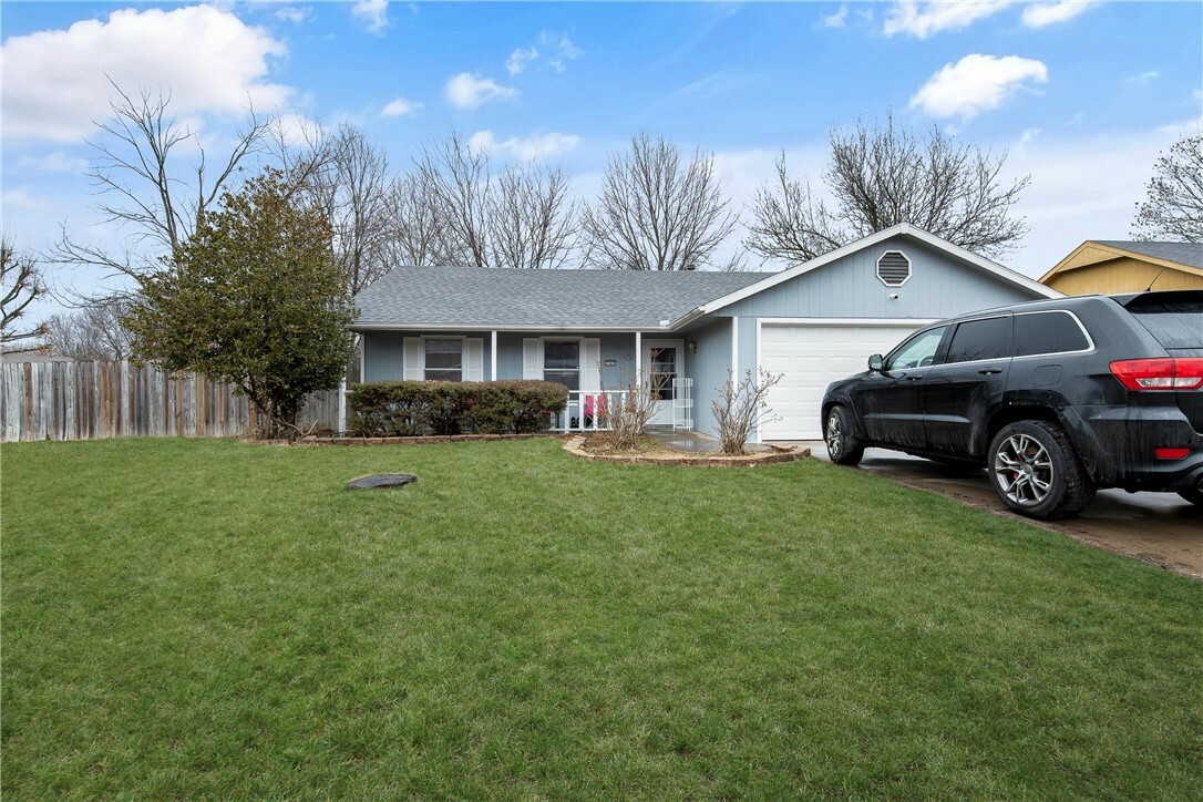 Property Photo:  2507 W Sunset Drive  AR 72756 