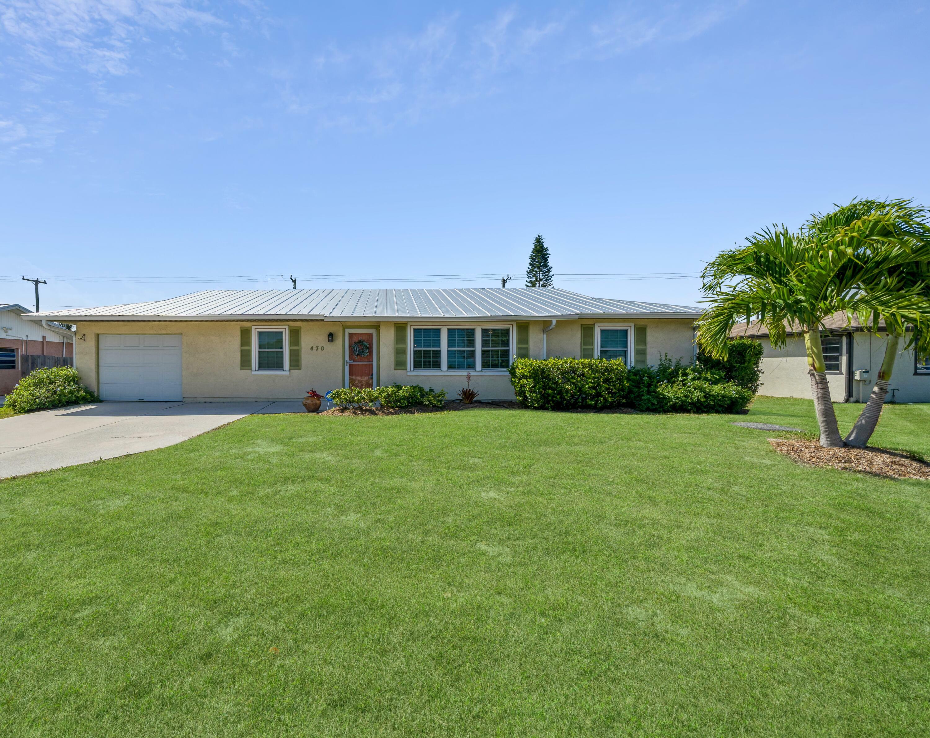 Property Photo:  470 NW Airoso Boulevard  FL 34983 