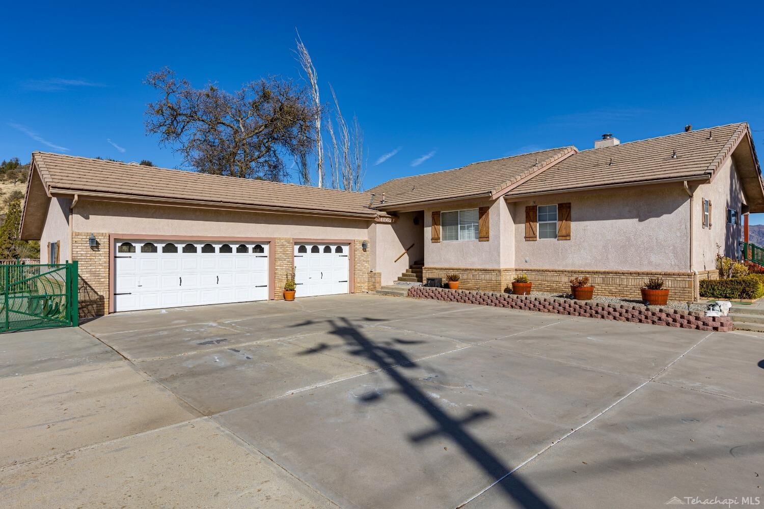 Property Photo:  18621 Wingfoot Court  CA 93561 