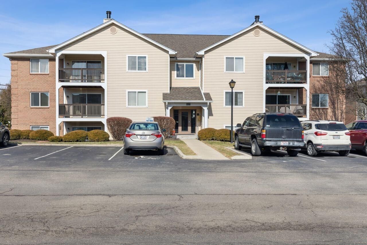 Property Photo: 12171 Regency Run Ct 8 OH 45240
