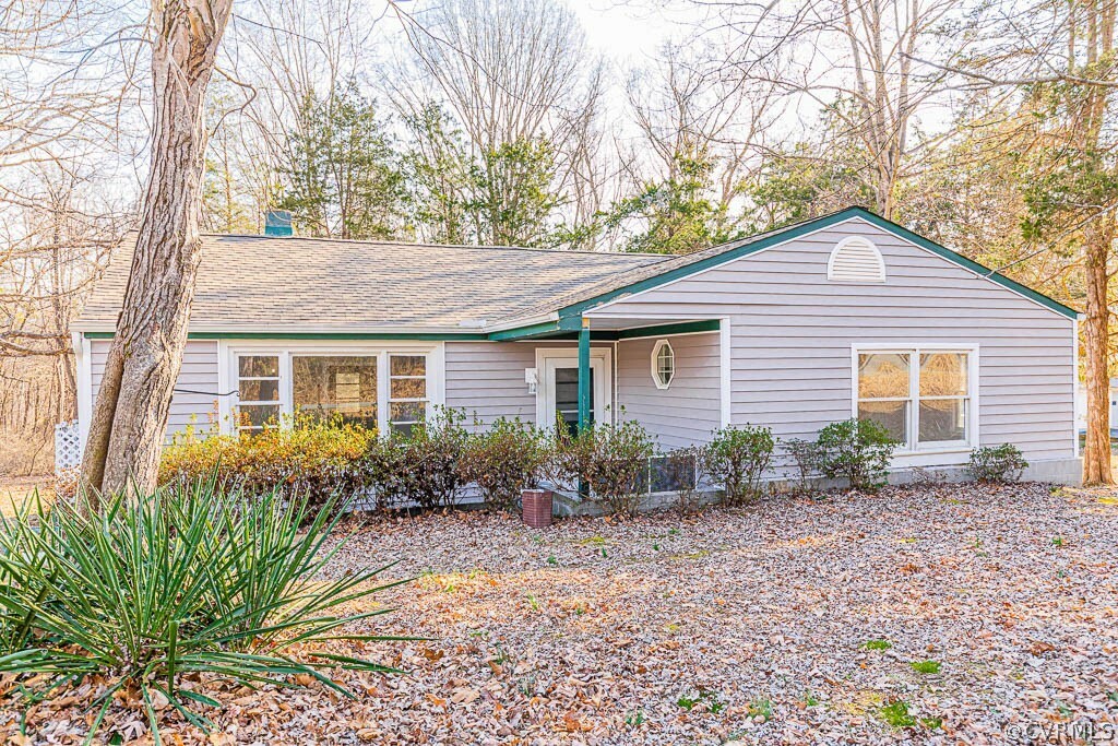 Property Photo:  627 S Lakeshore Drive  VA 23093 