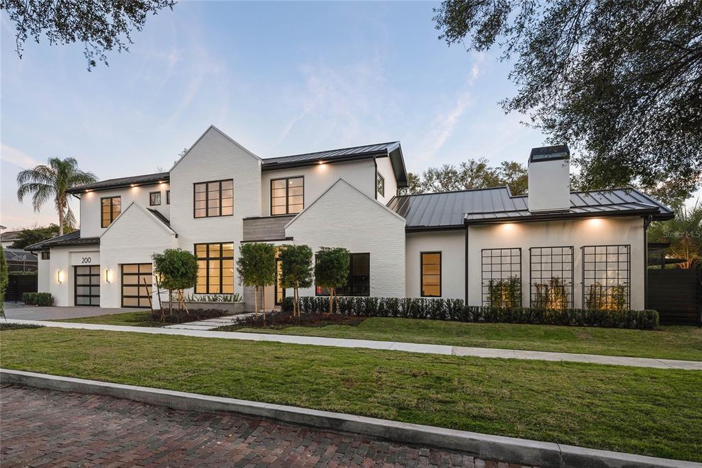 Property Photo: 200 Oakwood Way FL 32789