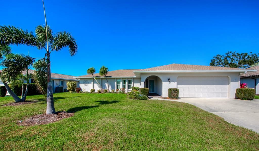 Property Photo: 1004 Deer Run FL 34293