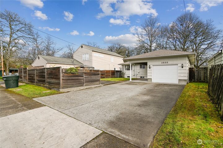 Property Photo: 1533 19th Avenue WA 98632