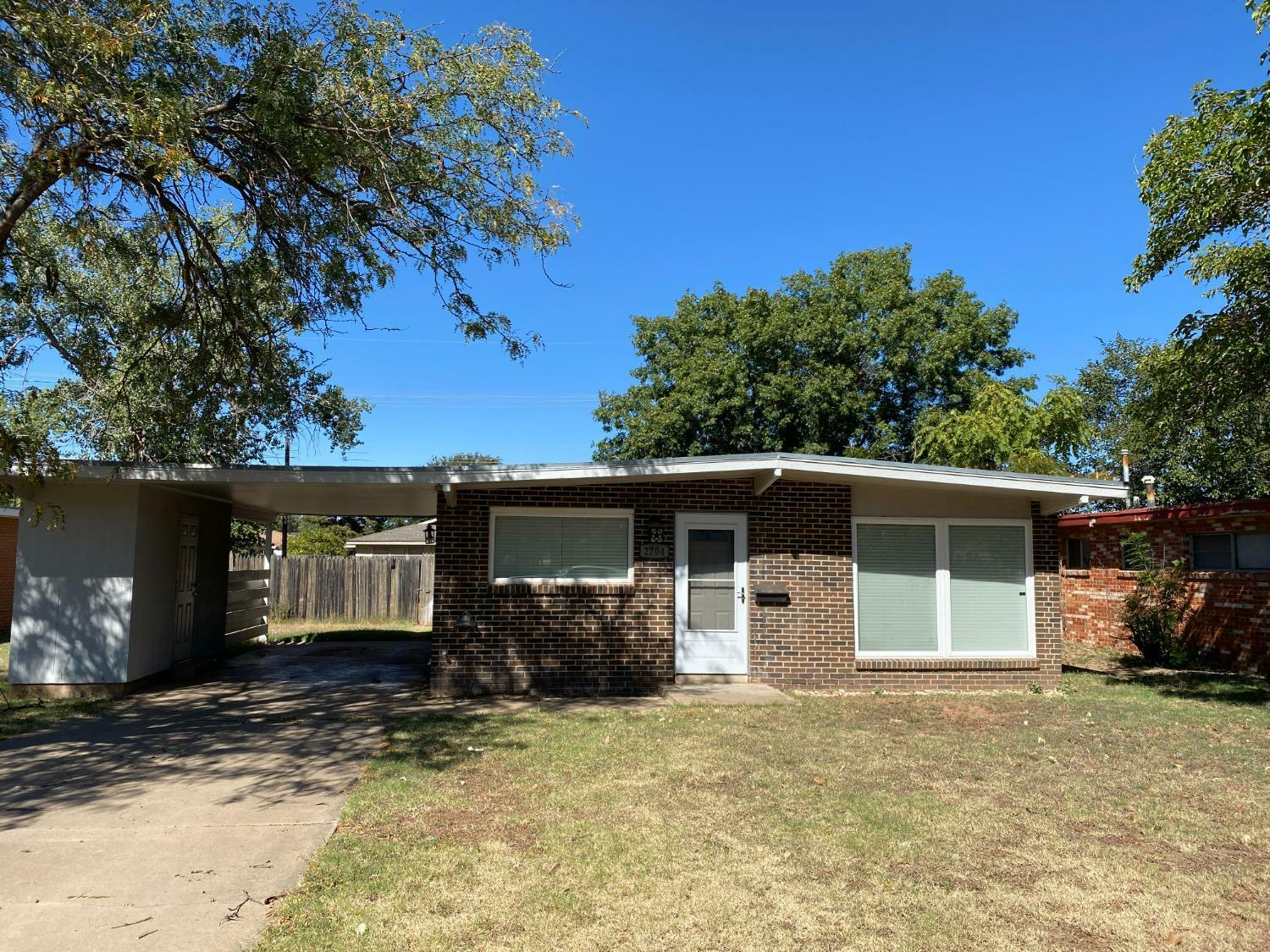 Property Photo:  2704 68th Street  TX 79413 