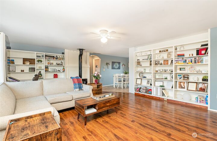 Property Photo:  1521 D Street  WA 98230 