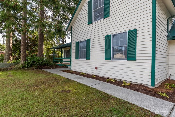 Property Photo: 1531 SW Periwinkle Lane WA 98277