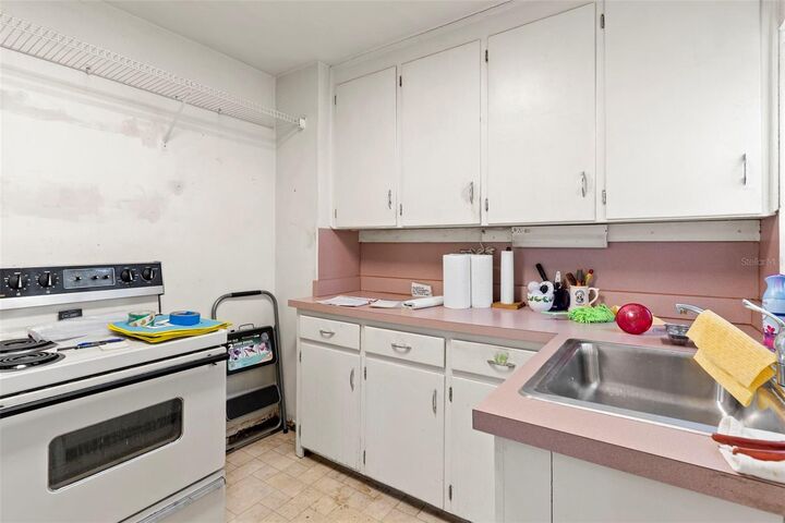 Property Photo: 210 Kent Avenue FL 32805