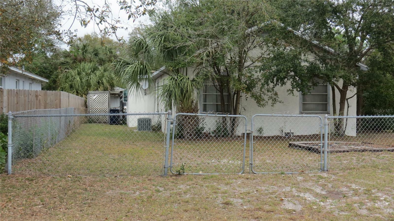 Property Photo: 3301 W Paul Avenue FL 33611
