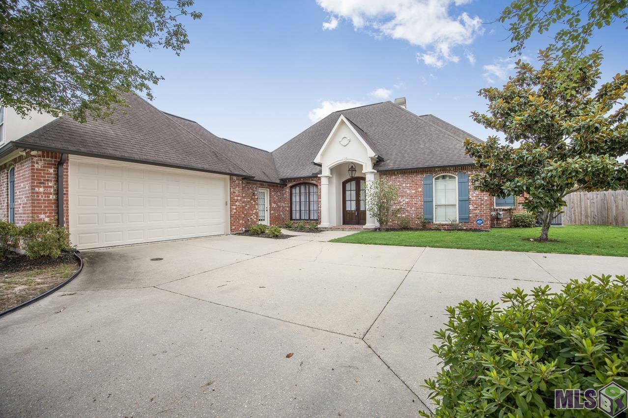 Property Photo: 8718 Grand View Dr LA 70809