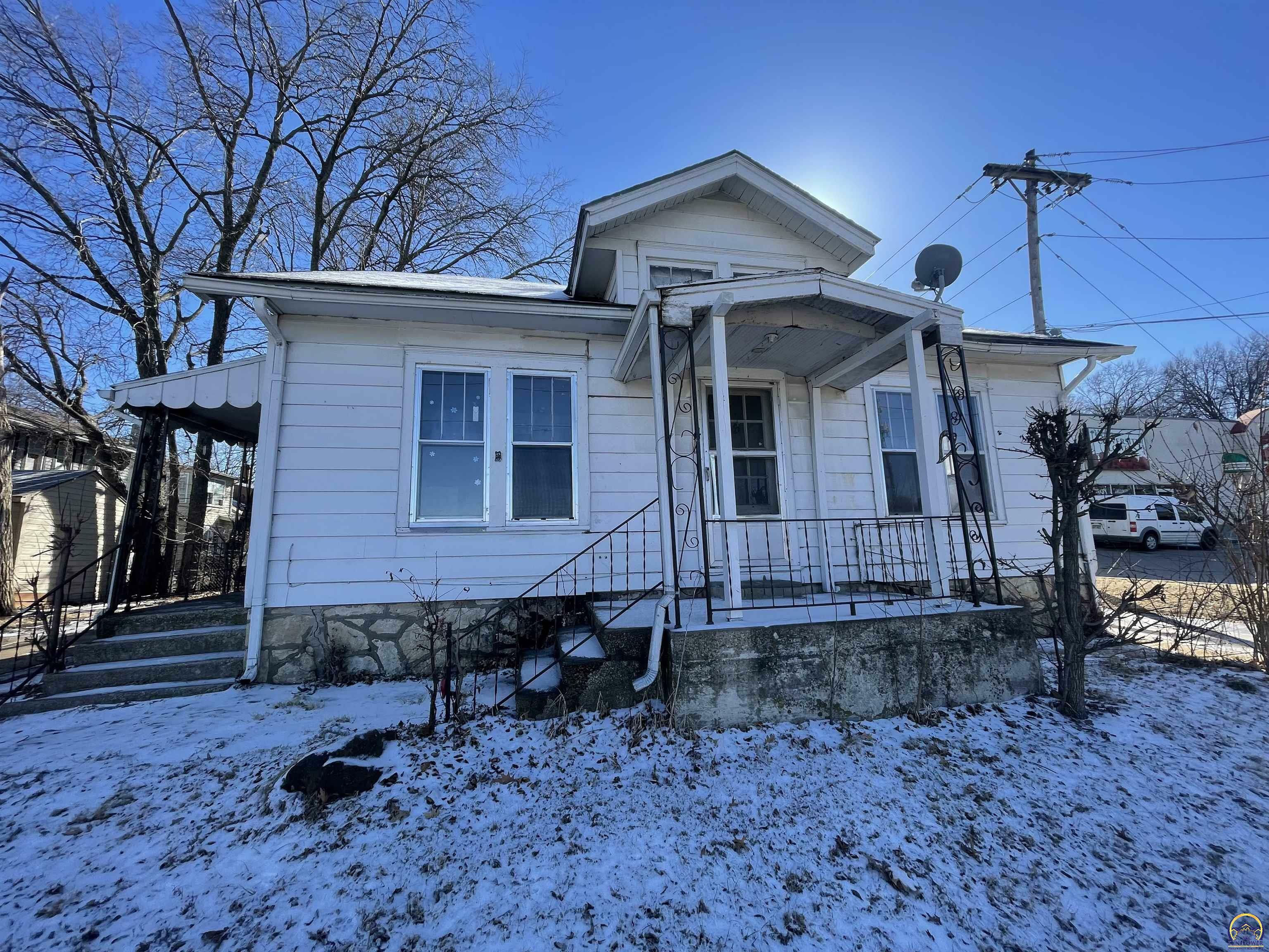 Property Photo:  1411 SW 17th St  KS 66604 