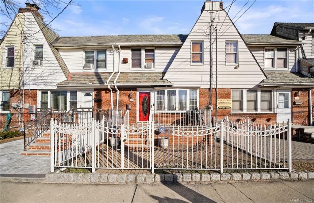 Property Photo:  2518 Mickle Avenue  NY 10469 