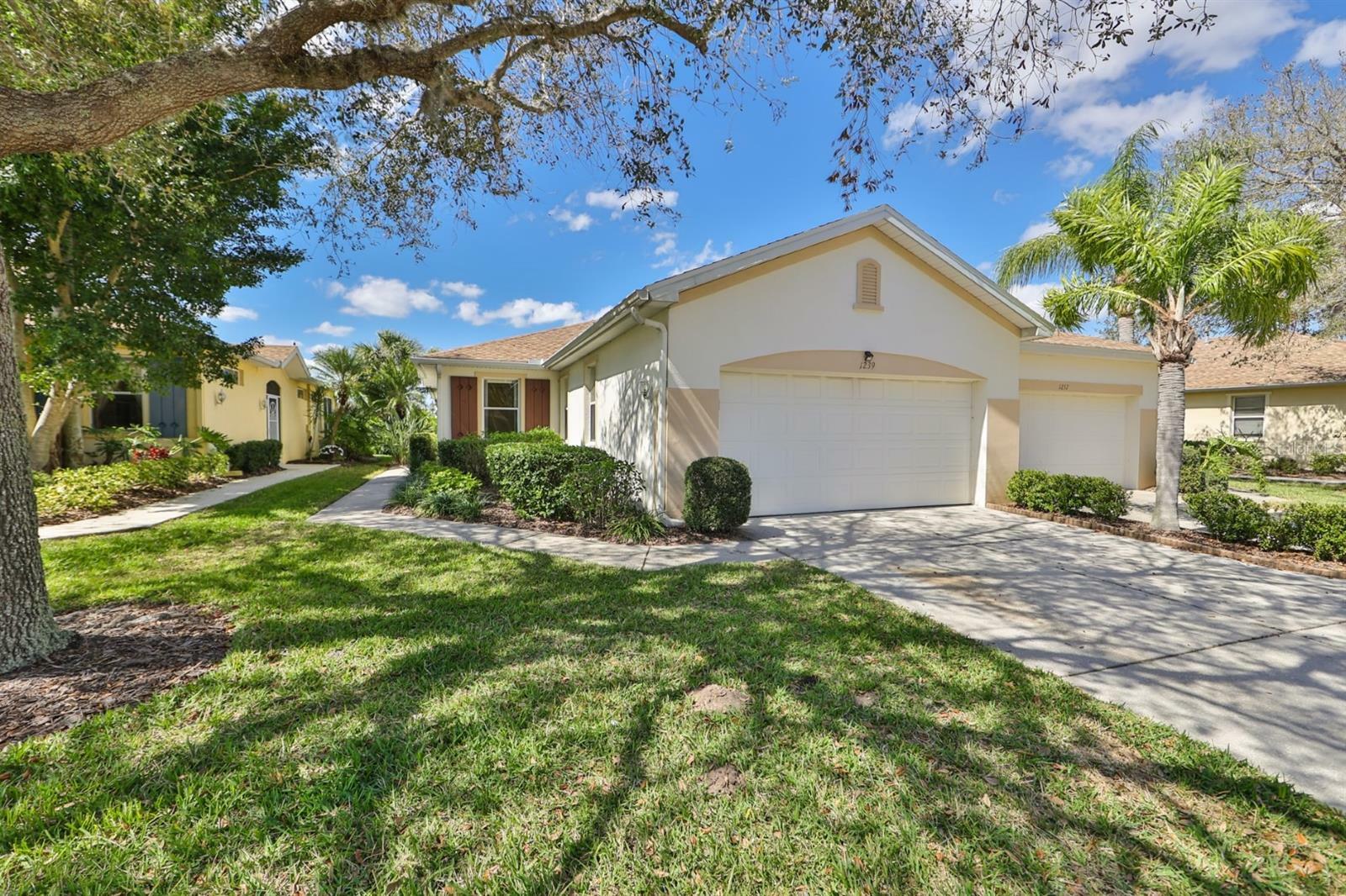 Property Photo:  1239 Huntington Greens Drive  FL 33573 