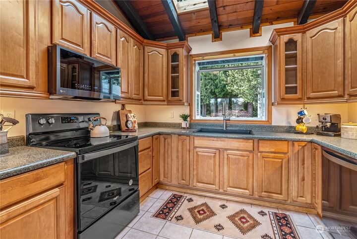 Property Photo:  4436  331st Avenue SE  WA 98024 