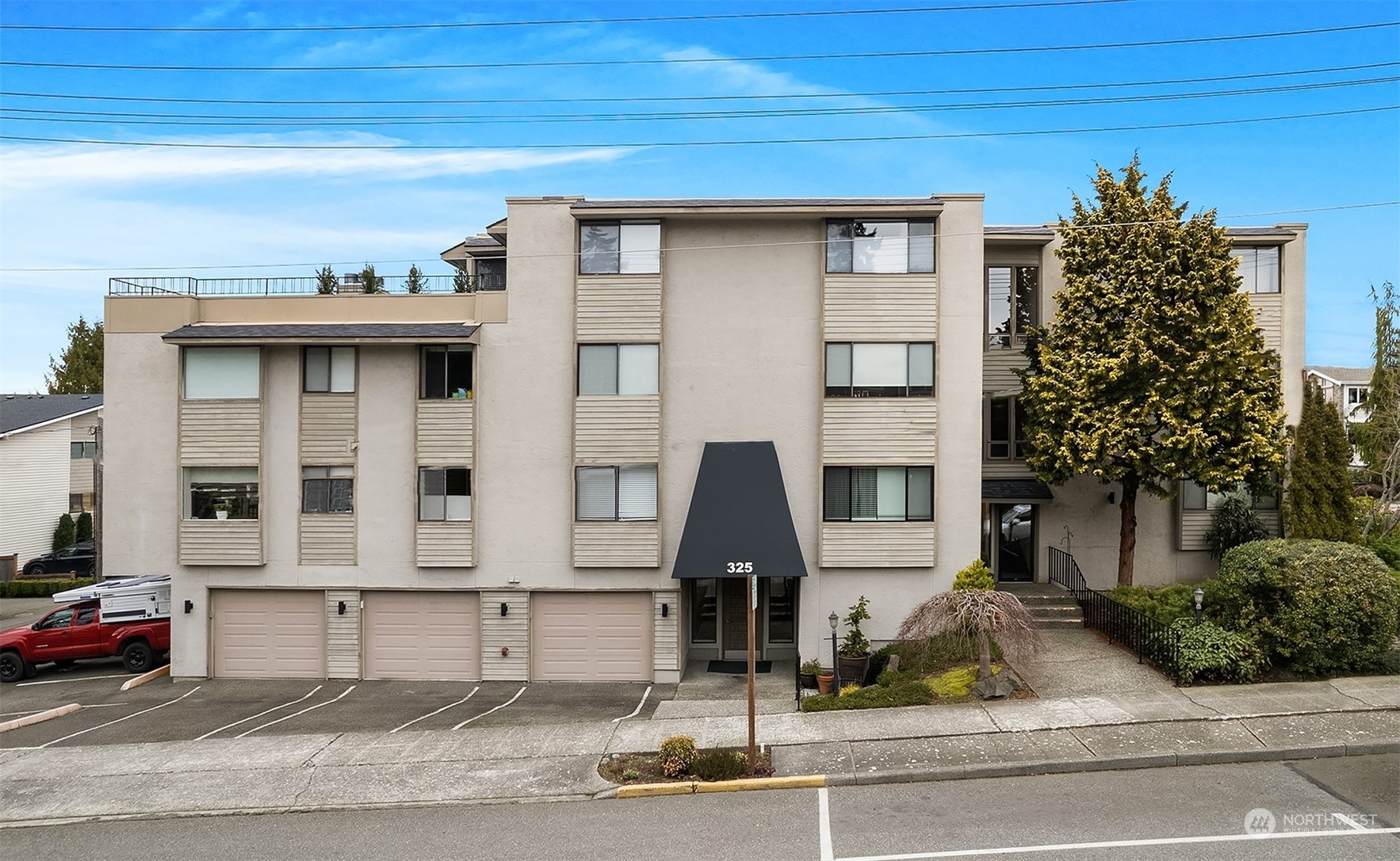 Property Photo:  325 Walnut Street 202  WA 98020 