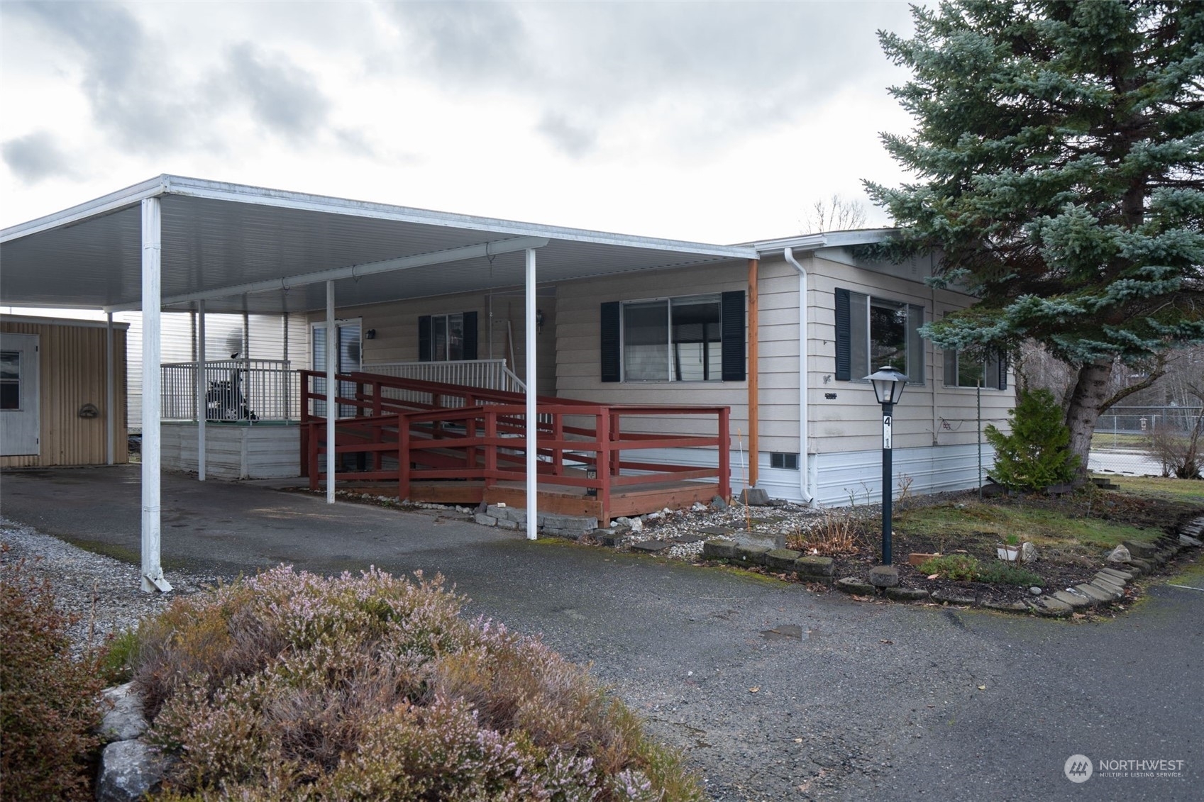 Property Photo:  1200 Lincoln Street 411  WA 98229 