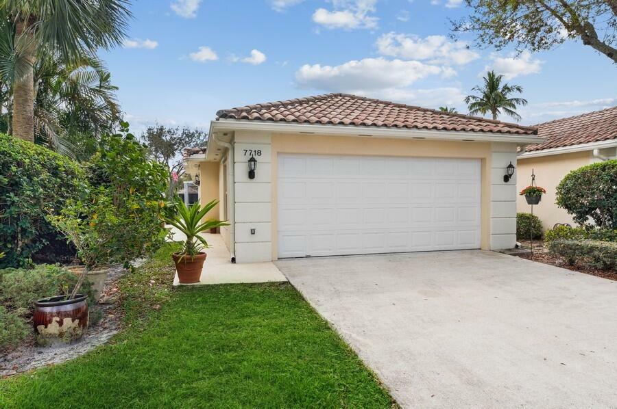 Property Photo: 7718 Pine Island Way FL 33411