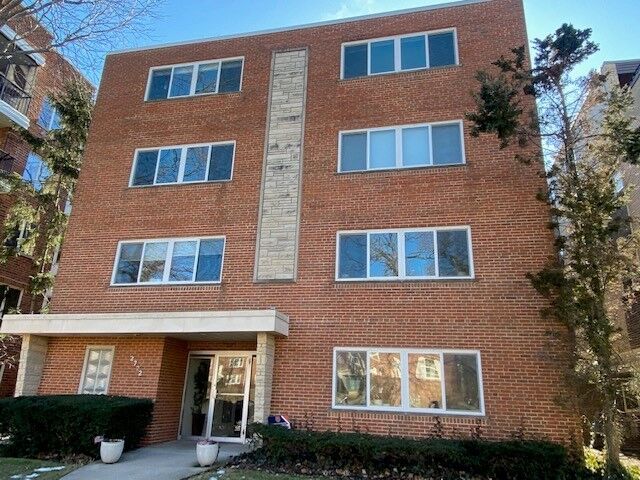 Property Photo:  2722 Central Street 4W  IL 60201 