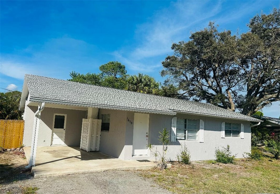 Property Photo:  1630 4th Place  FL 32962 