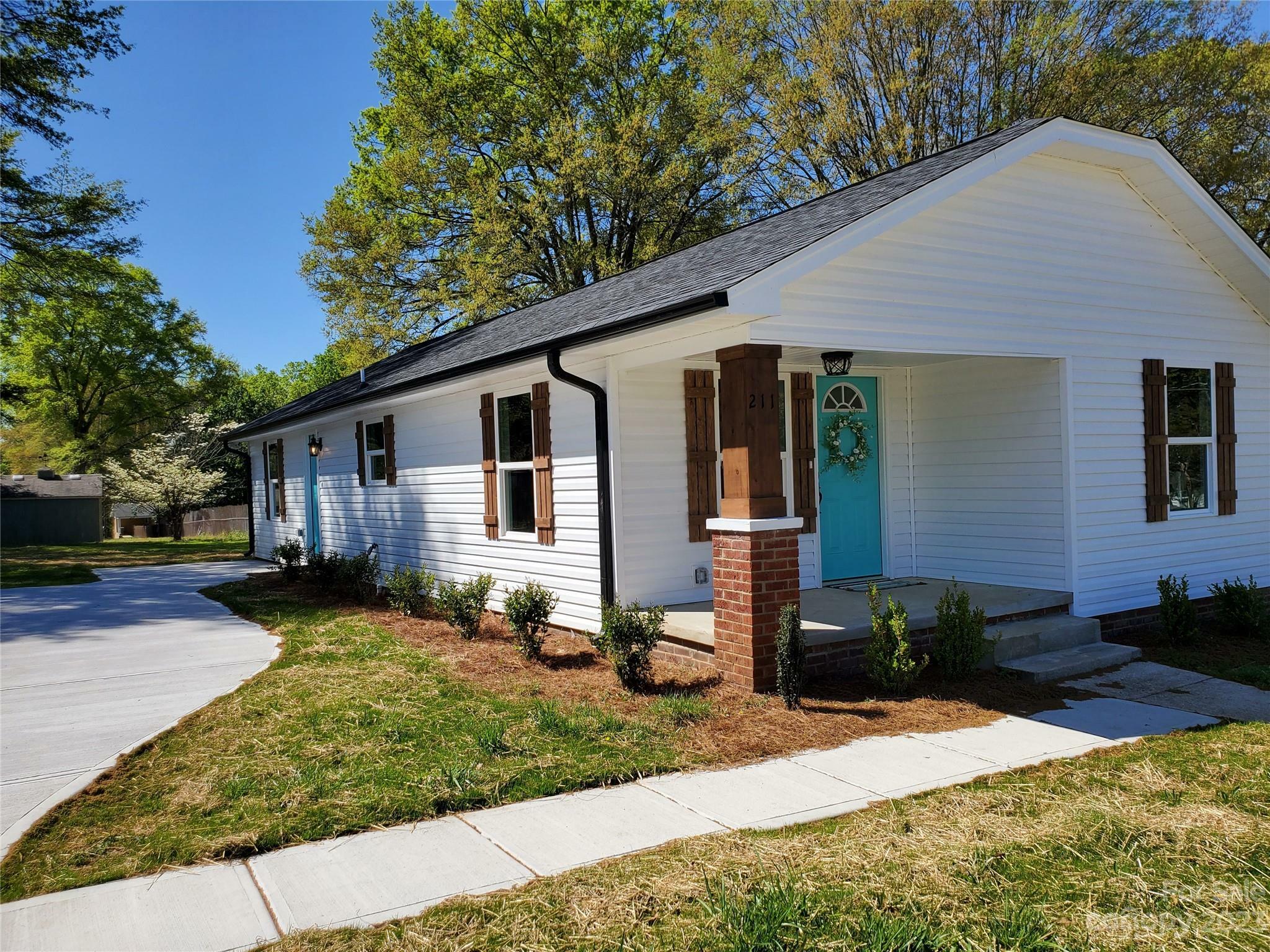 Property Photo:  211 W 22nd Street  NC 28081 