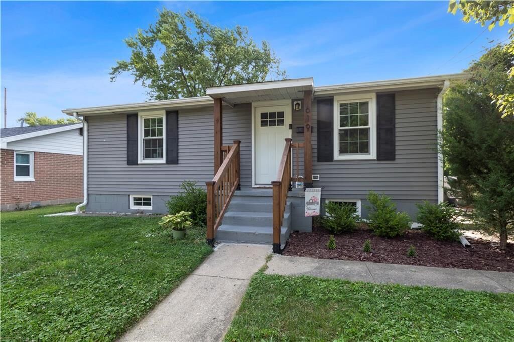 Property Photo:  619 11th Street   61920 