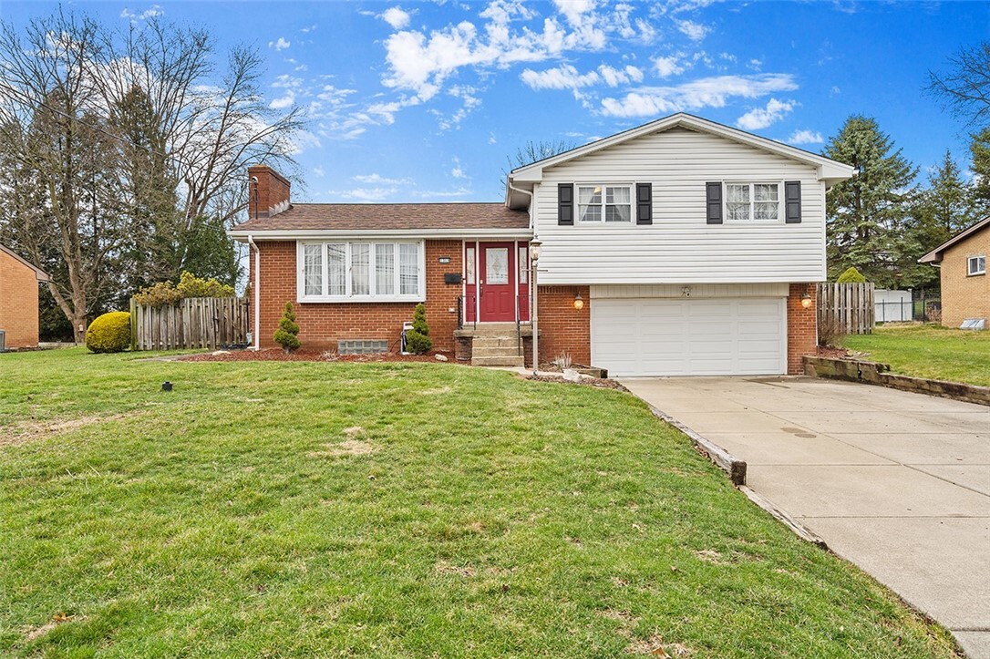 Property Photo: 1310 Deerfield Dr PA 15146