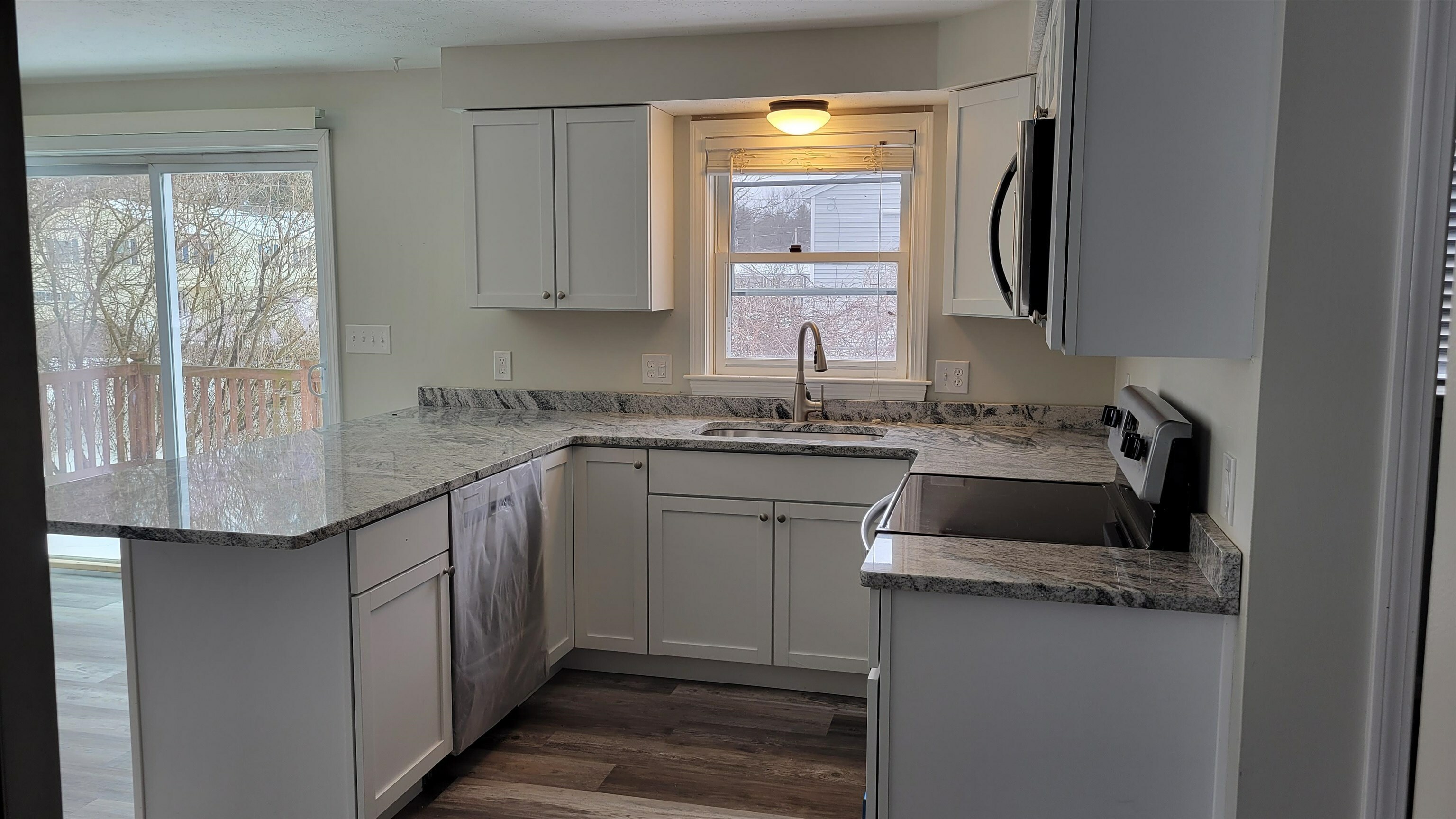 Property Photo: 7 Whittemore Drive A NH 03038