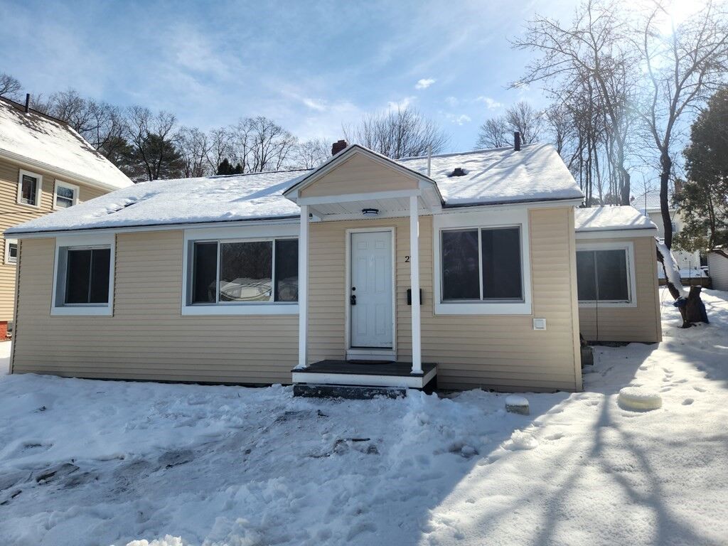 Property Photo:  27 Warwick Street  MA 01501 