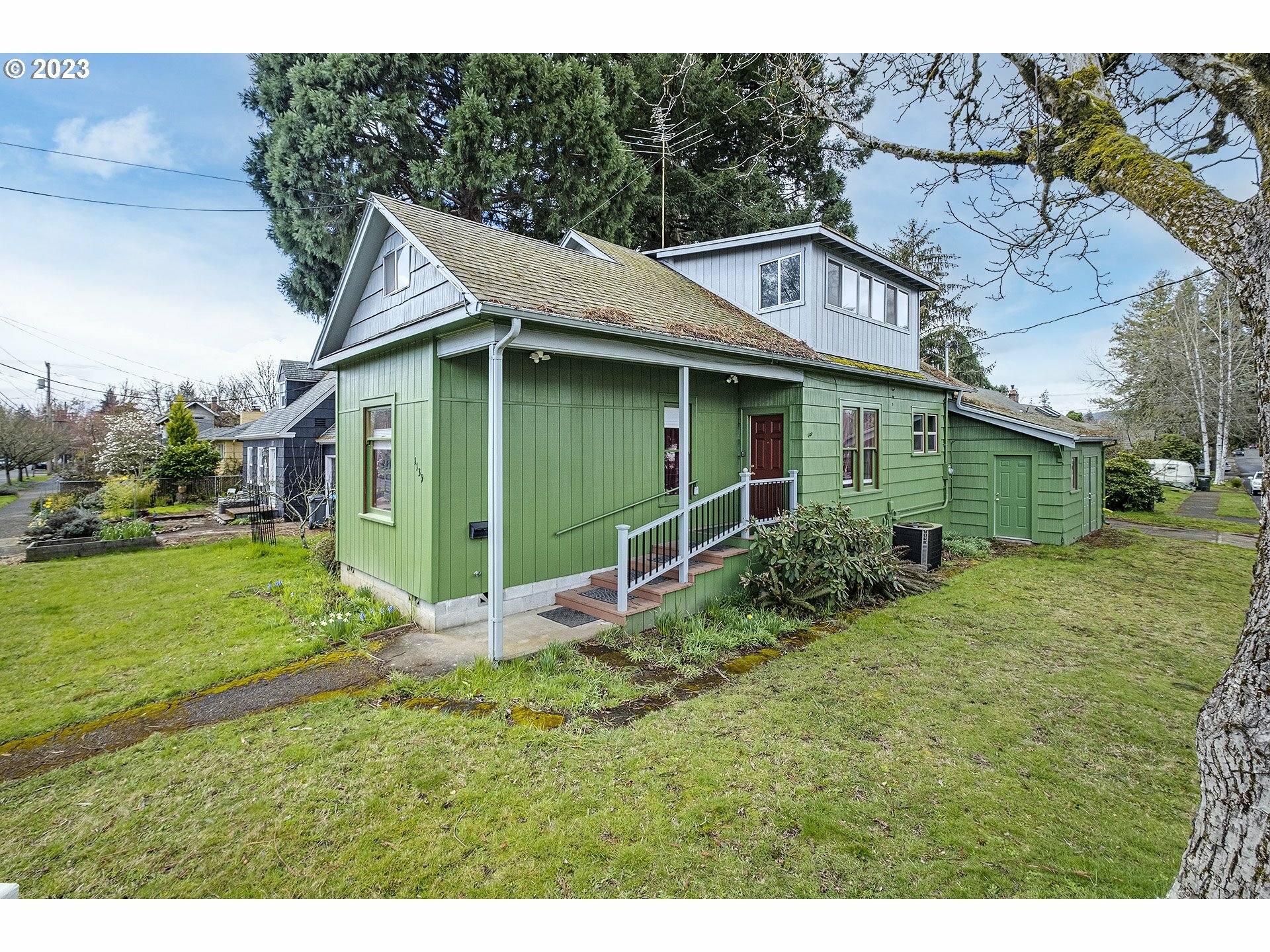 Property Photo:  1139 NW Yamhill St  OR 97128 
