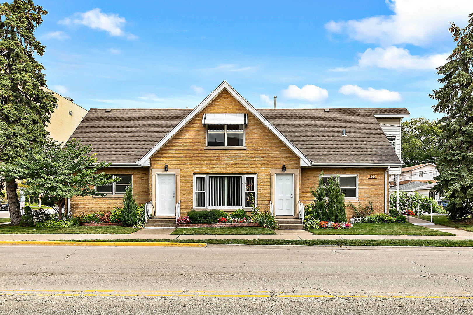 Property Photo: 800 Circle Avenue IL 60130