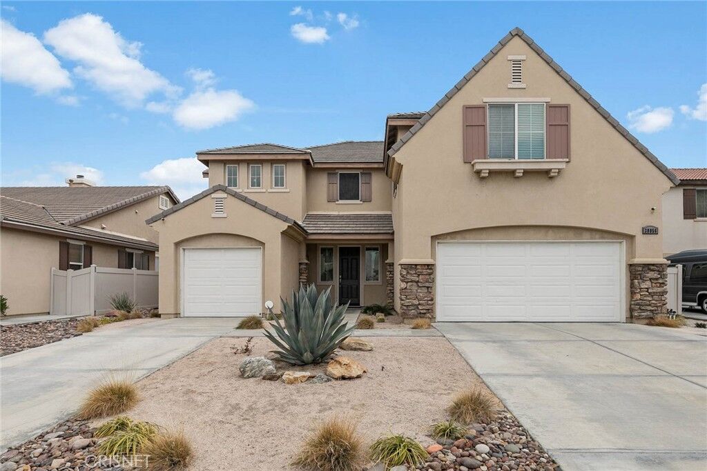 Property Photo: 38056 Aidea Street CA 93552