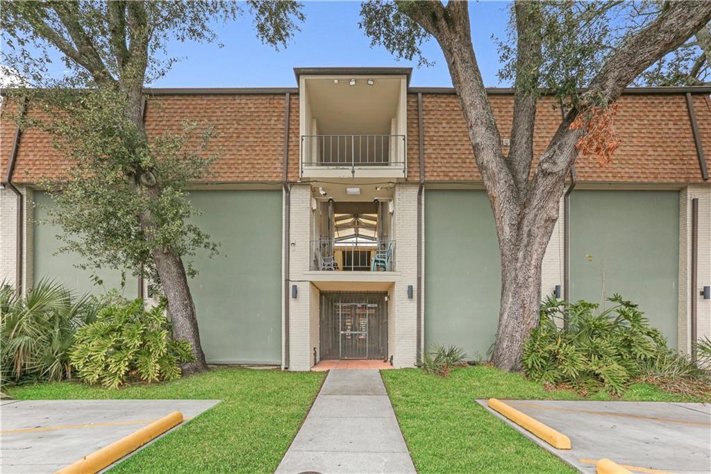 Property Photo:  222 London Avenue 228  LA 70005 
