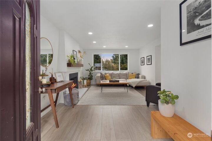 Property Photo: 6109 NE 203rd Street WA 98028