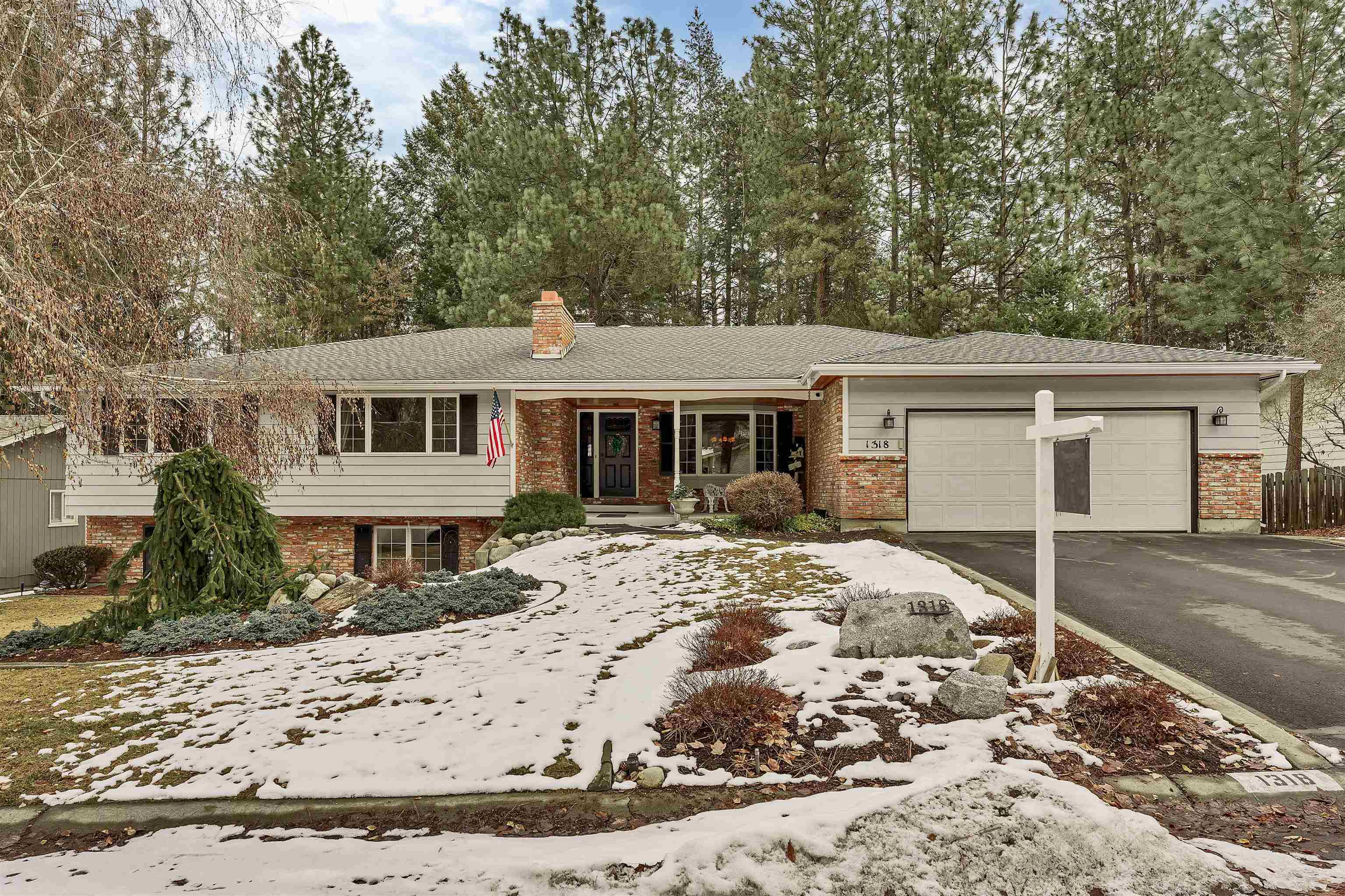 Property Photo:  1318 W Crestwood Ct  WA 99218 