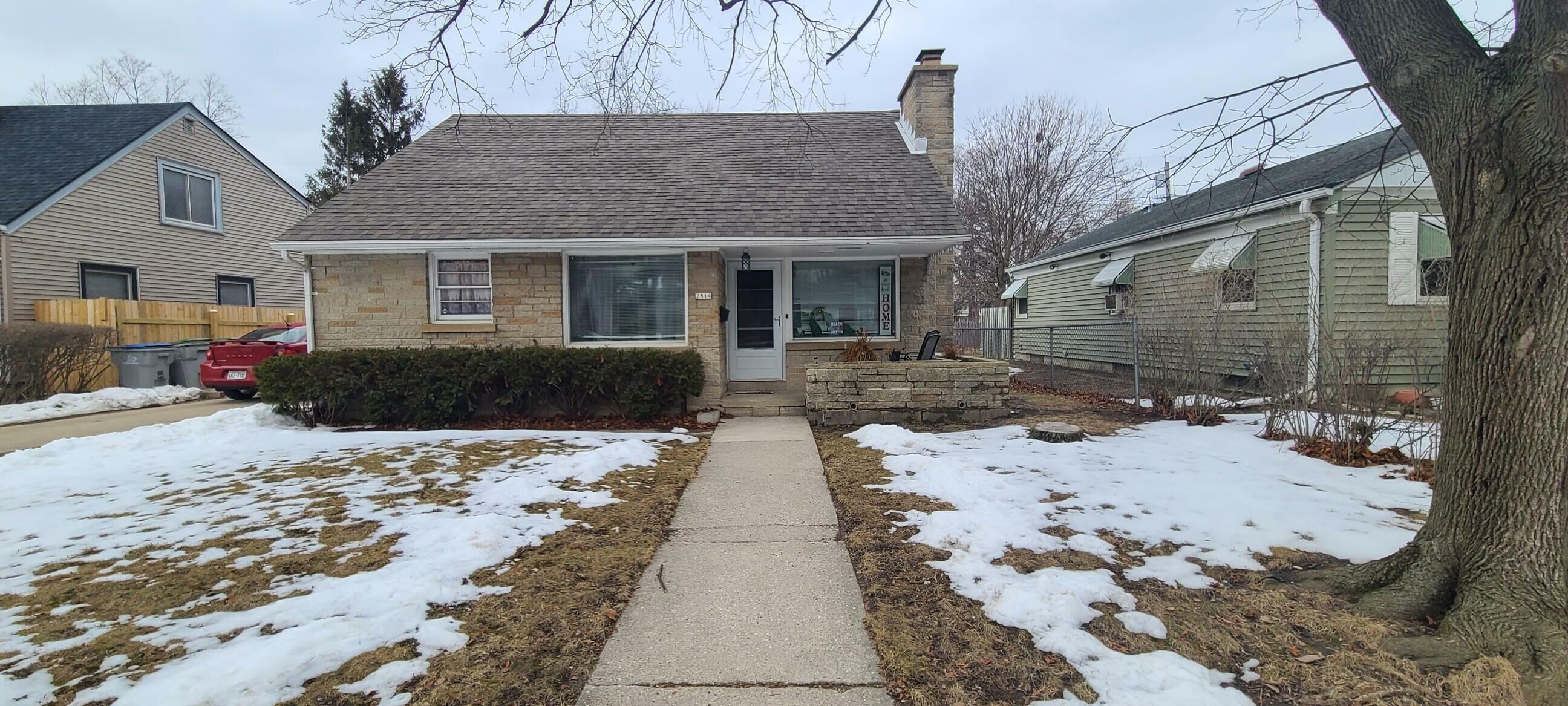 Property Photo: 2814 W Oriole Dr WI 53209