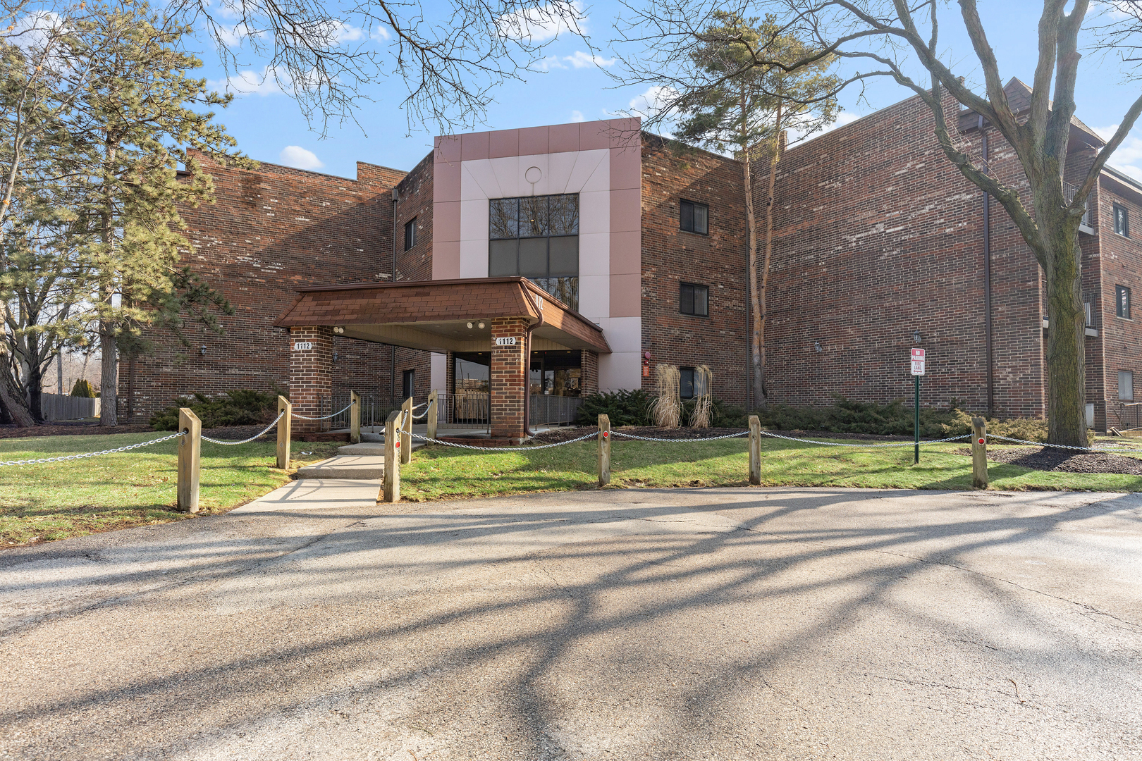 Property Photo: 1112 Castilian Court C201 IL 60025