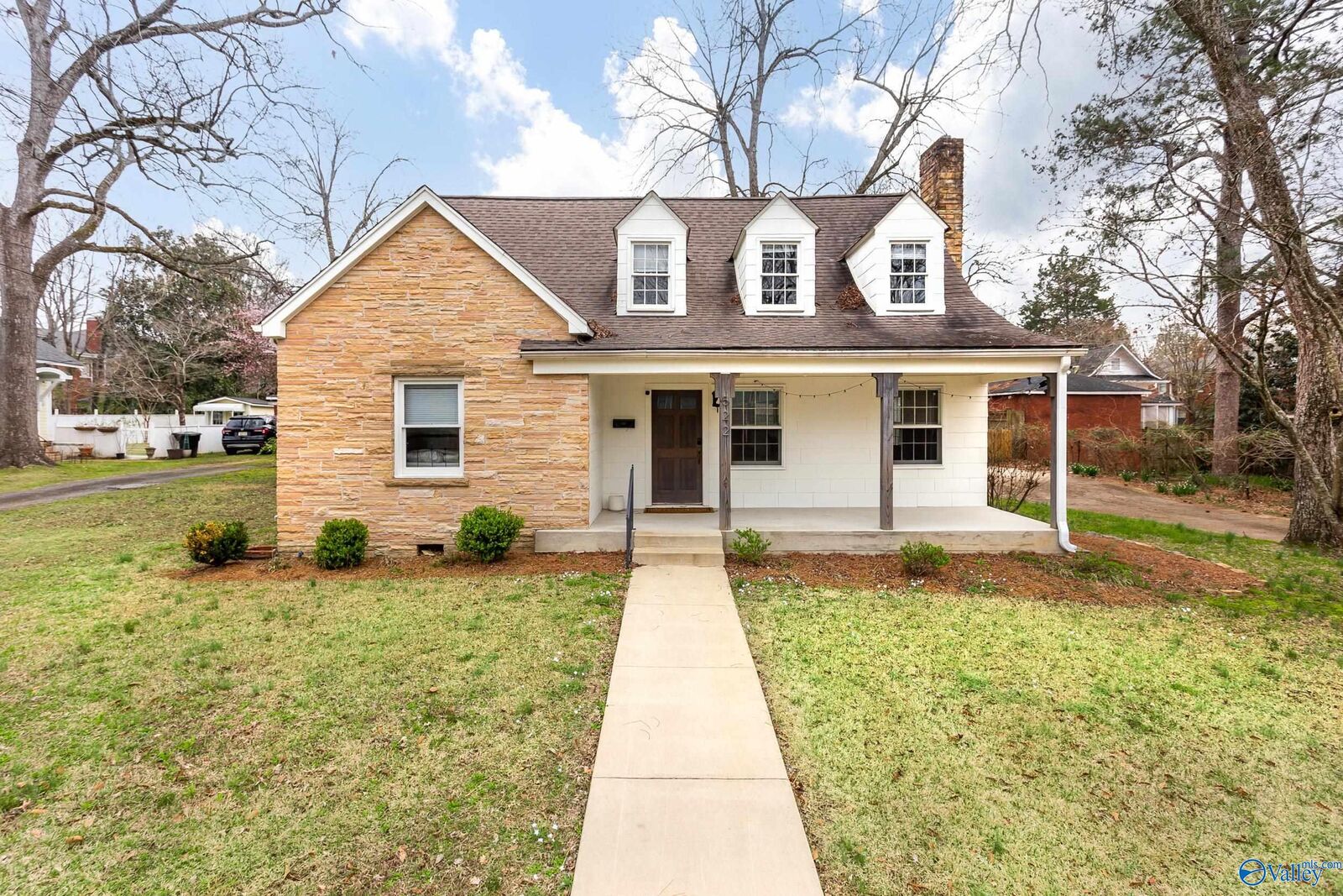 Property Photo: 522 Haralson Avenue AL 35901