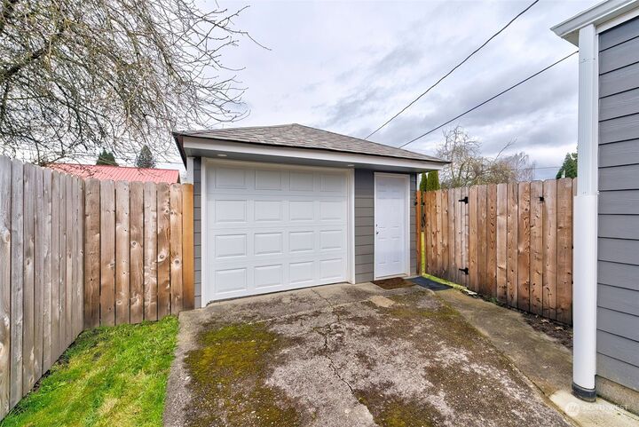 Property Photo:  3052 Florida Street  WA 98632 