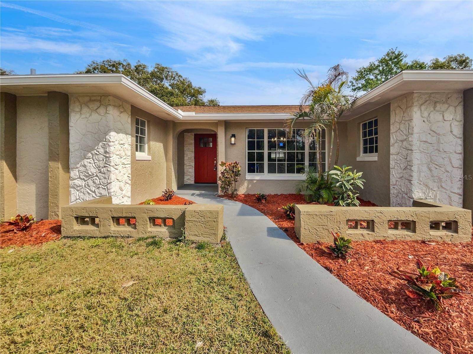Property Photo: 653 Parkwood Avenue FL 32714