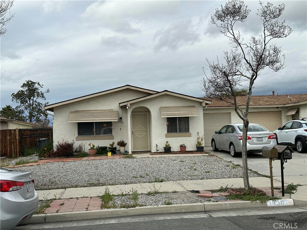 Property Photo:  1930 Calle Pasito  CA 92545 