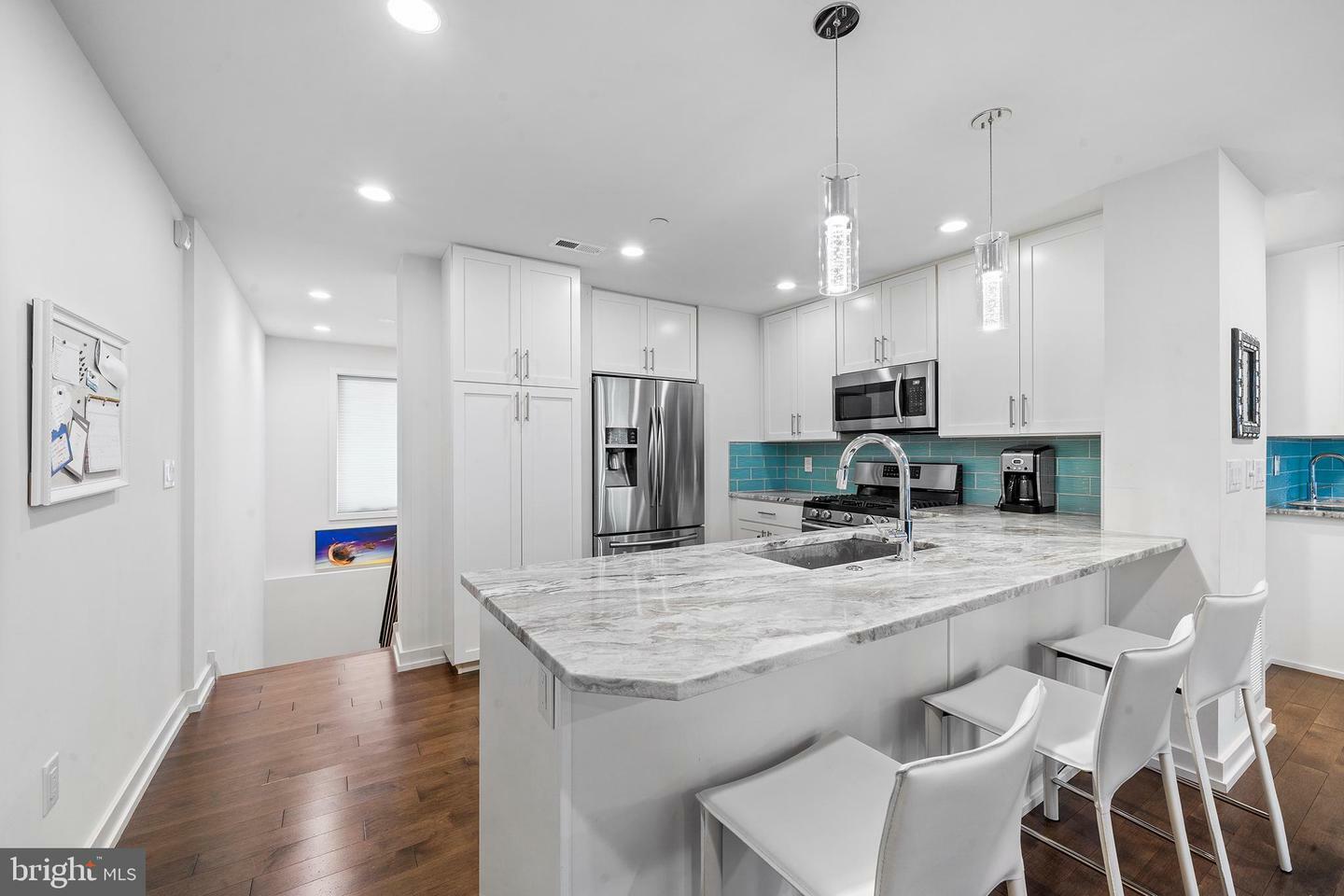 Property Photo: 721 S 12th Street 1 PA 19147