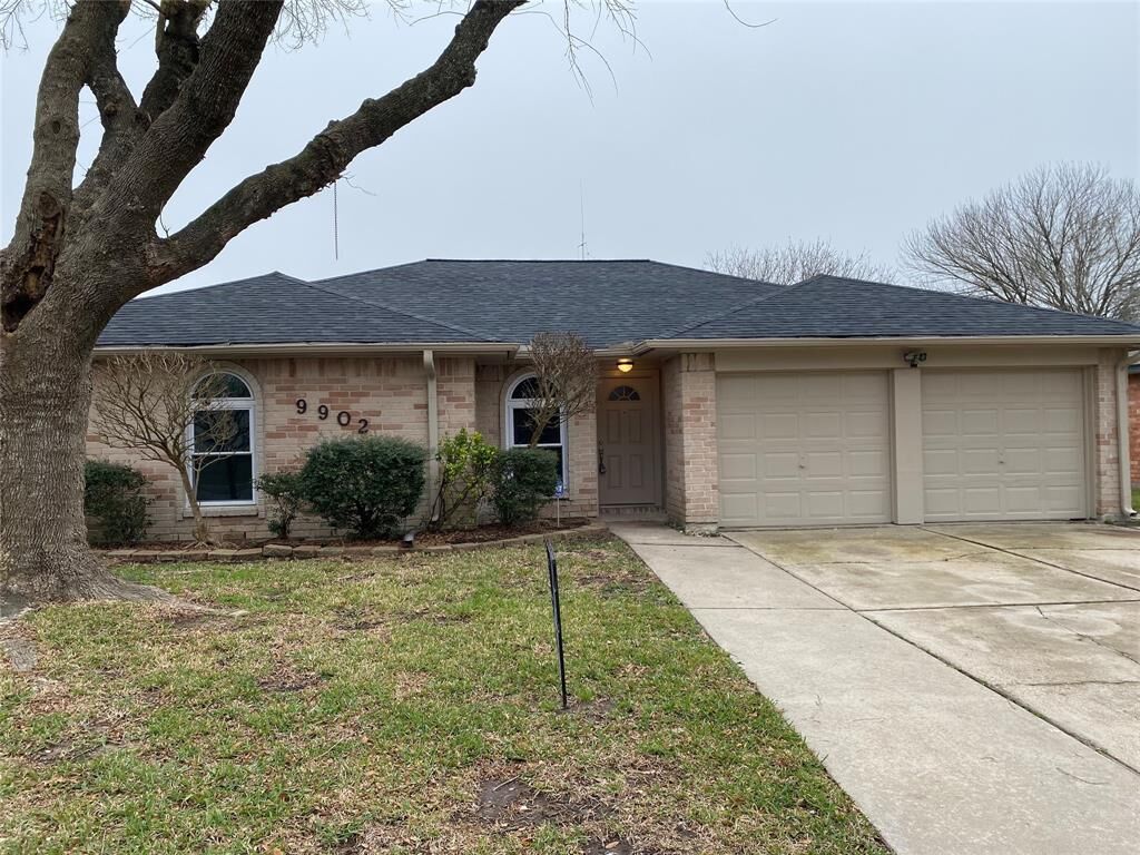 Property Photo:  9902 Barmont Drive  TX 77571 