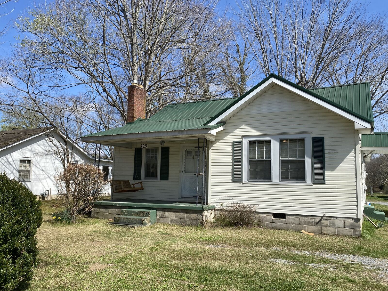 Property Photo: 729 Westside Dr TN 37388