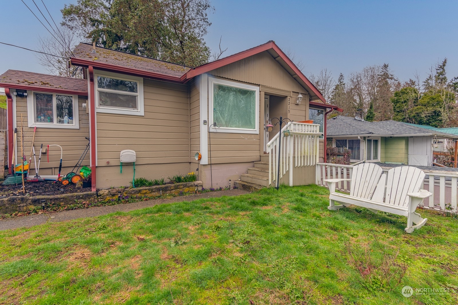 Property Photo:  2213 Soundview Avenue NE  WA 98310 