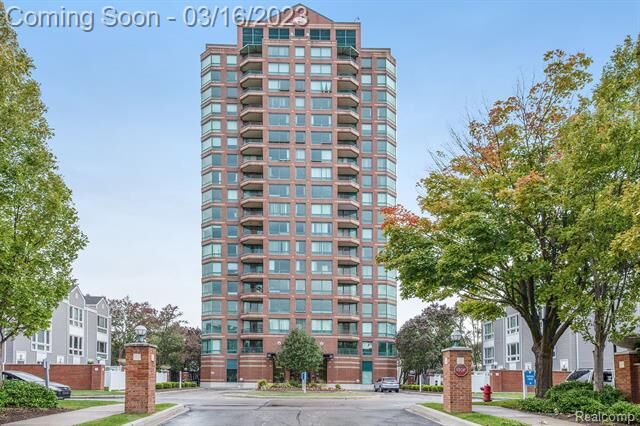 Property Photo:  3320 Spinnaker Lane 17D  MI 48207 