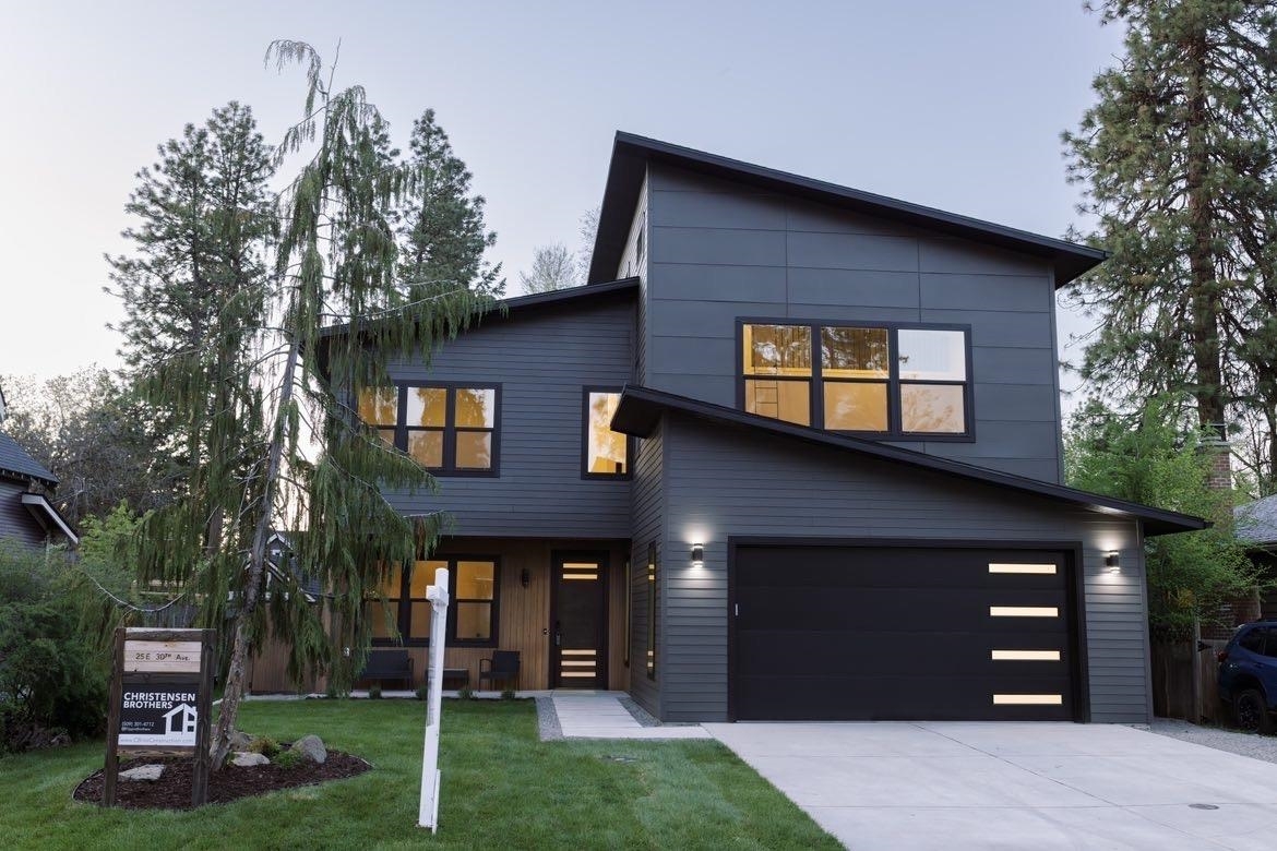 Property Photo: 25 E 30th Ave WA 99203