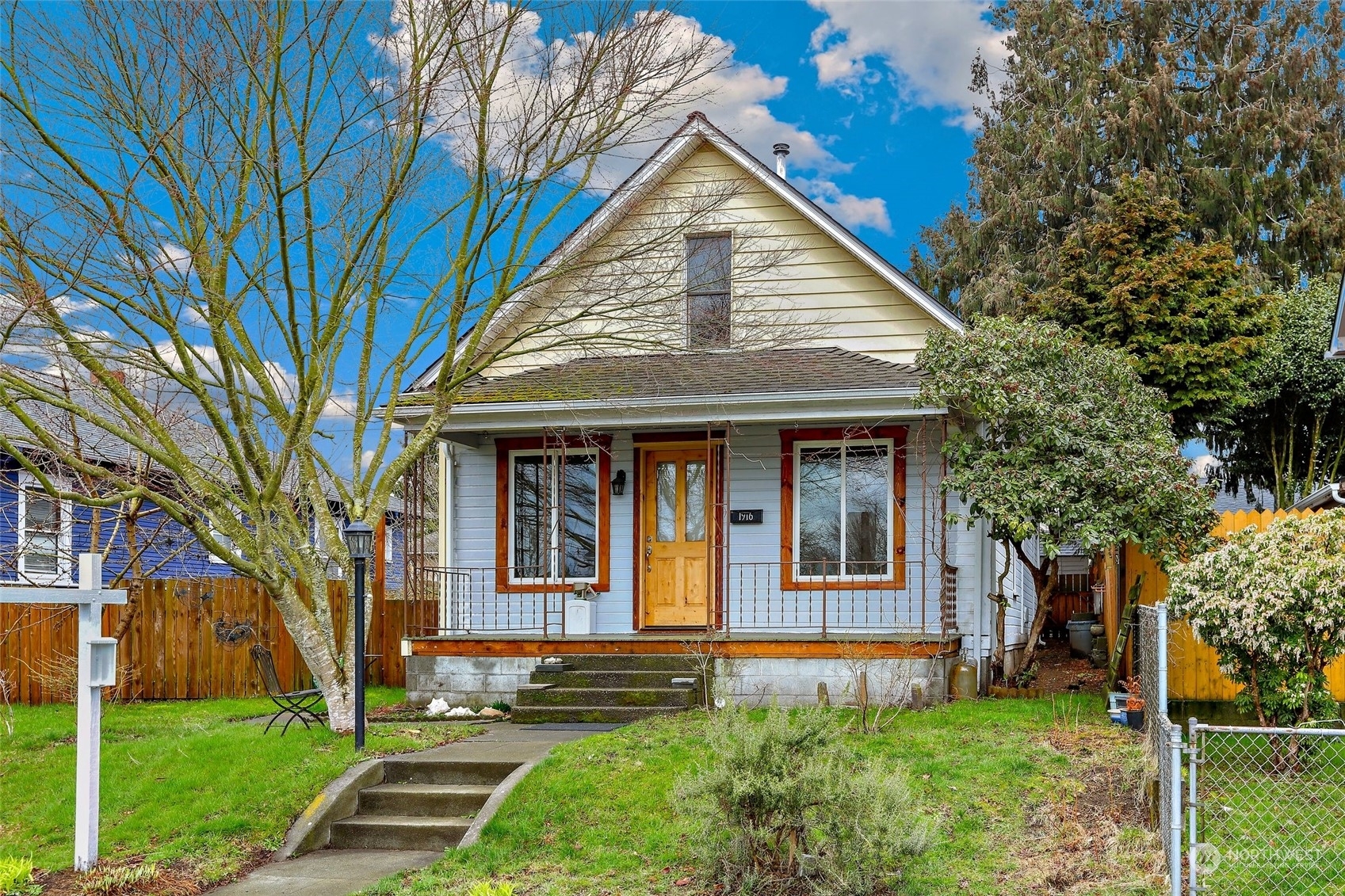 Property Photo:  1916 Rockefeller Avenue  WA 98201 